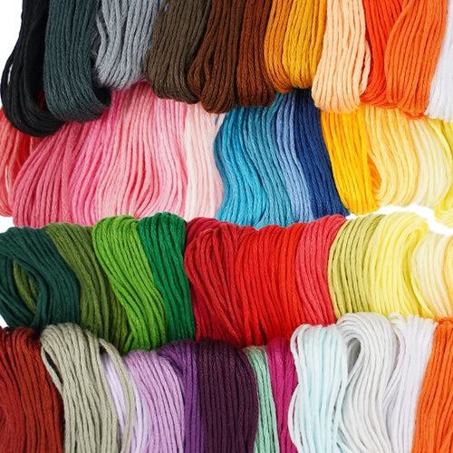Broderikit 207 delar med 100 färger, trådar 8 m, 5 broderiram