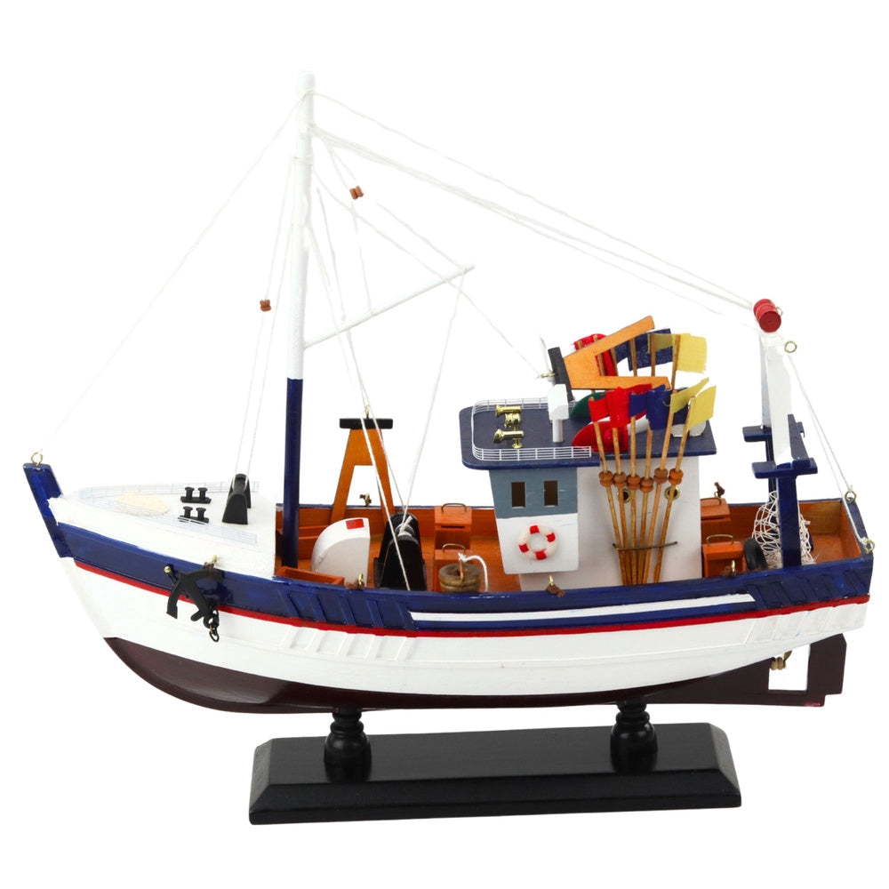 Fiskebåtsmodell i trä 37x34 cm med visningsbas och presentask