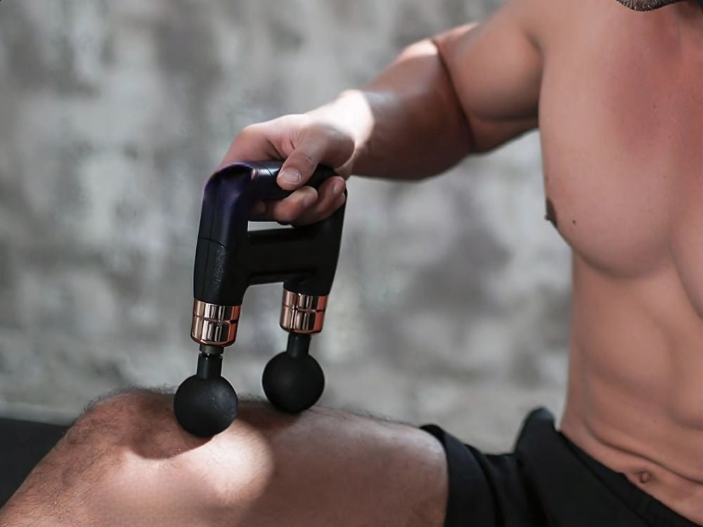 Massagepistol uppladdningsbar USB-C 6 nivåer 4 massagehuvuden svart