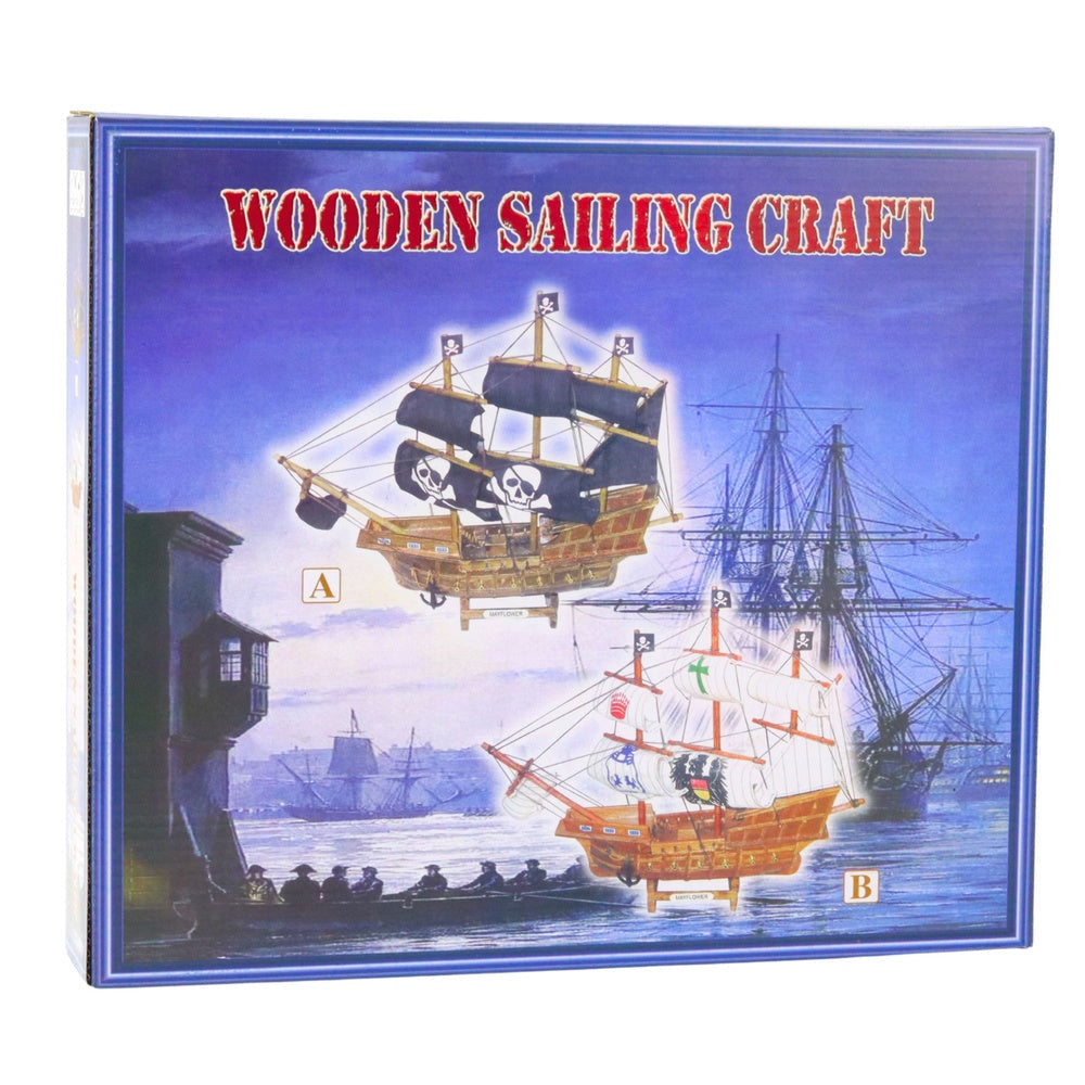 Modellskepp piratskepp tremastat i trä 33x29x6,5 cm med segel