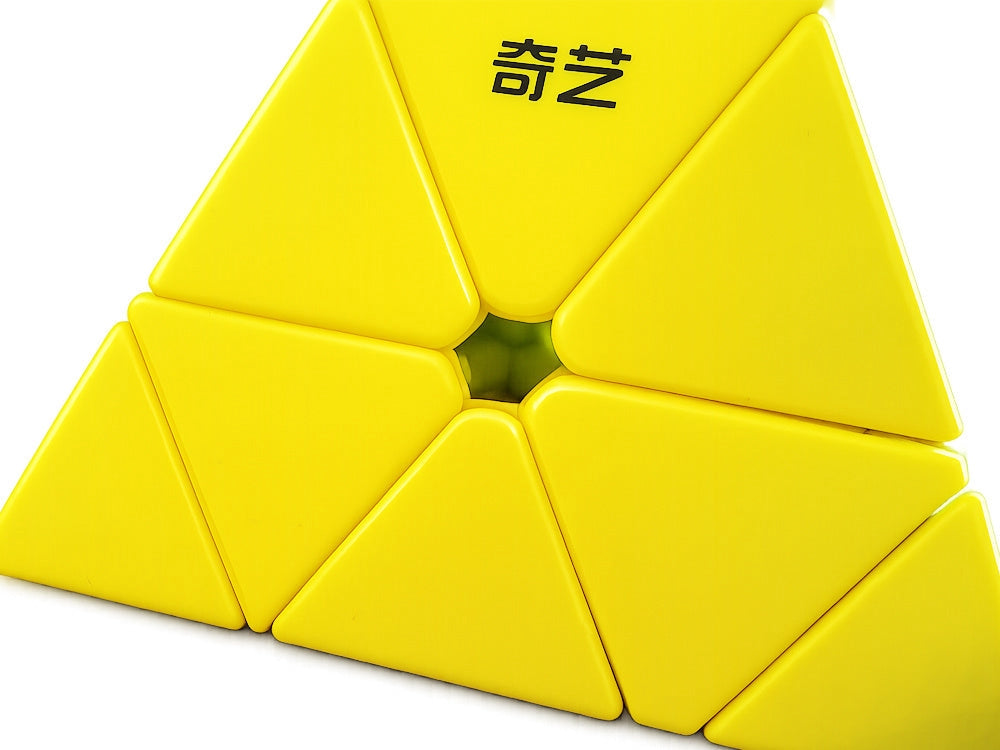 Pyraminx pyramidkub 3D logikpussel roterande plast 9,5 cm