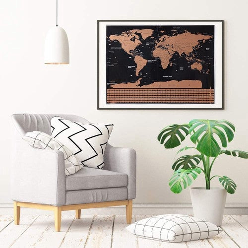 Skrapkarta världskarta 82x59 cm guld/svart skrapyta i tub