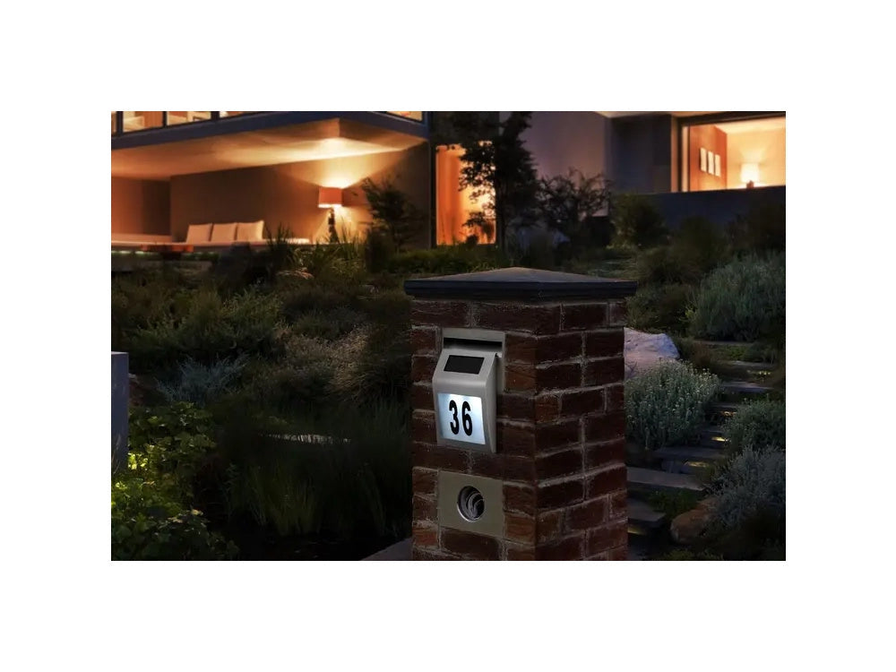 Solcellsdriven husnummerskylt rostfritt stål 18x20 cm LED