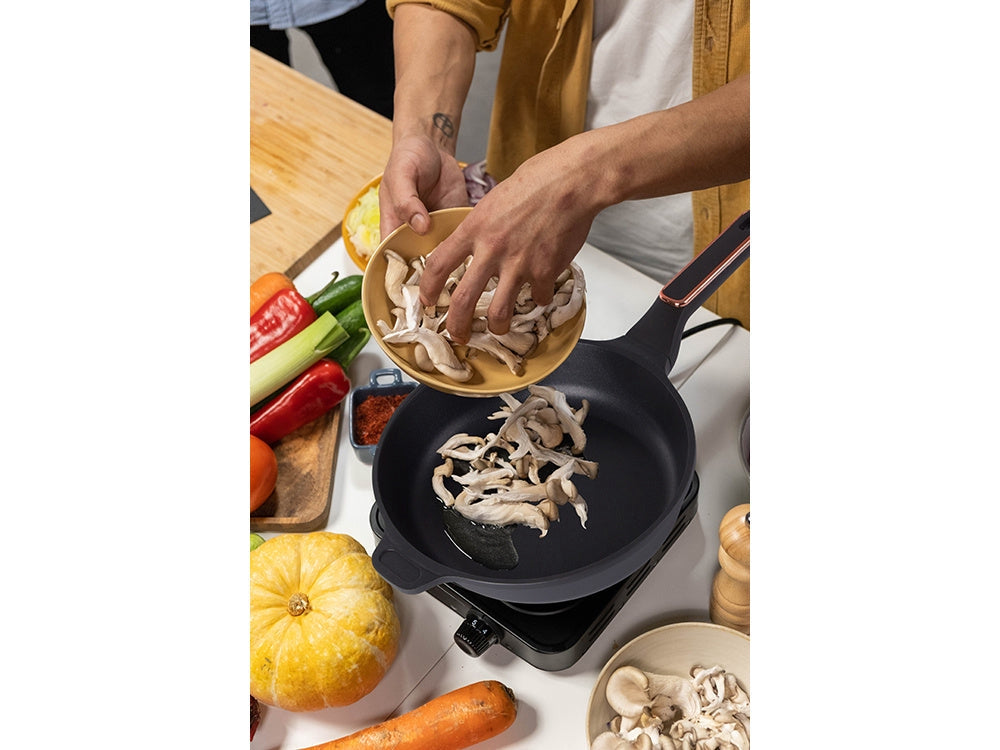Stekpanna 28 cm gjuten aluminium non-stick, svart, för induktion