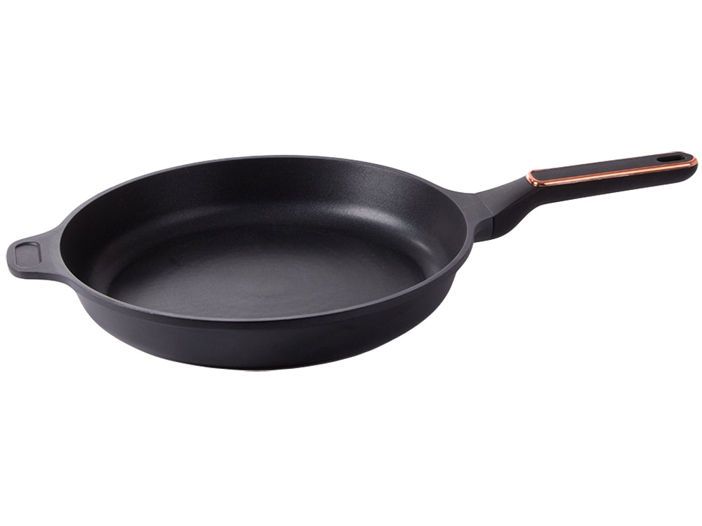 Stekpanna 28 cm gjuten aluminium non-stick, svart, för induktion