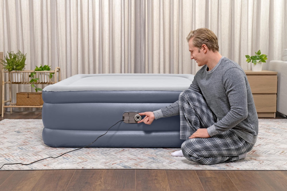 Uppblåsbar luftmadrass 203x152x51 cm med inbyggd elpump 220-240 V