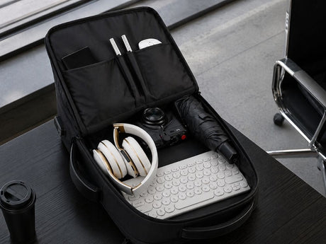 Affärsryggsäck med laptopfack och USB-port svart polyester 33x47 cm