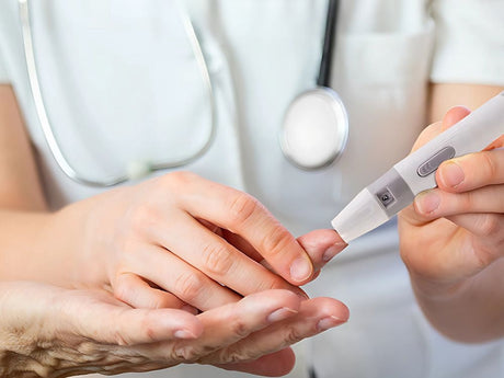 Digital blodsockermätare kit med 50 teststickor + 50 lansetter
