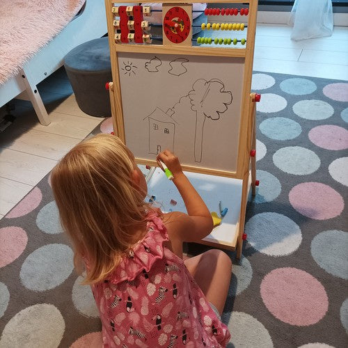 Dubbelsidig rittavla i trä för barn med krita/tusch, abakus & klocka