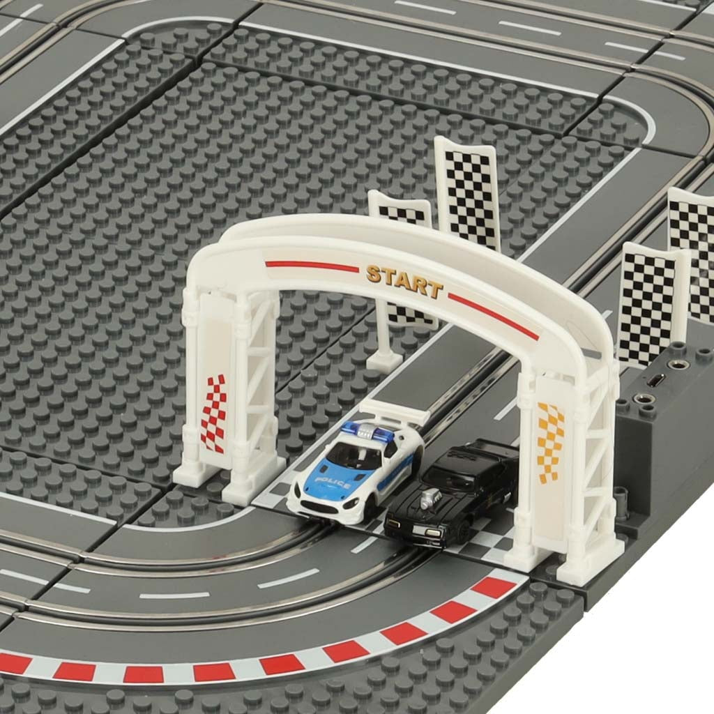 Elektrisk bilbana med 2 bilar (polis & racer) och 2 handkontroller