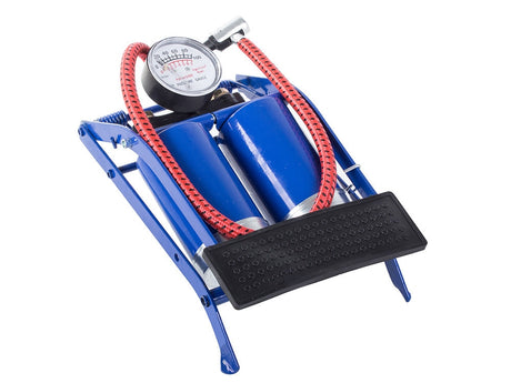 Fotpump dubbelcylinder med manometer 100 PSI/7 bar inkl 2 adaptrar