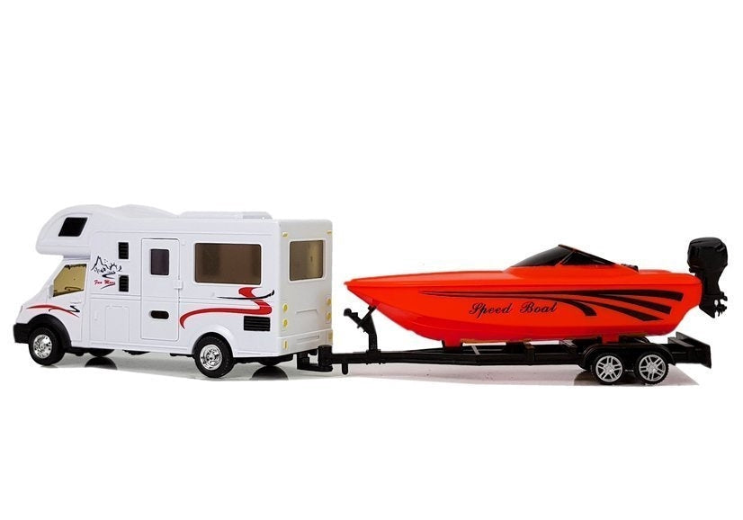 Leksaksset camper och röd motorbåt med detaljerad inredning 3+ år