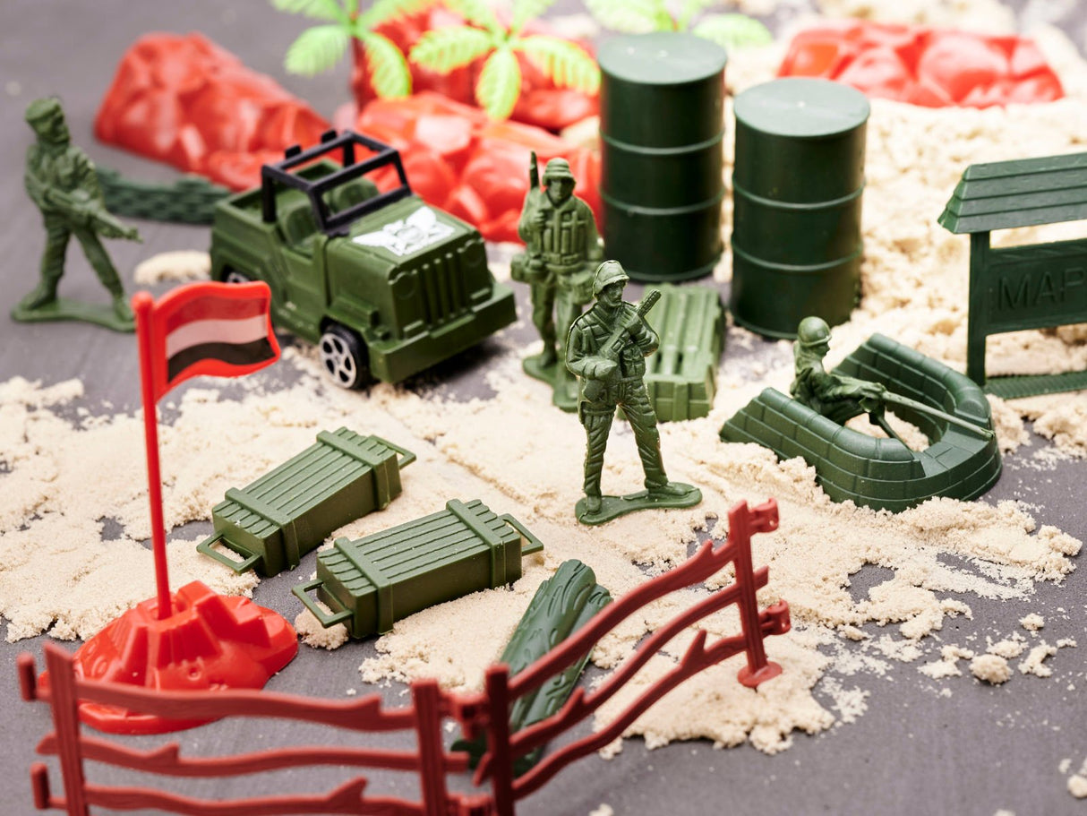 Militärleksak set 307 delar med 240 soldater, 6 tankar och flygplan