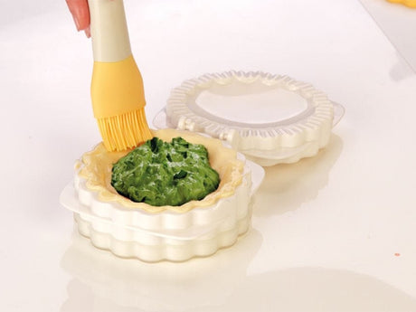 Pajform med smördegskniv 3 mönster och plastnål Ø11,5 cm