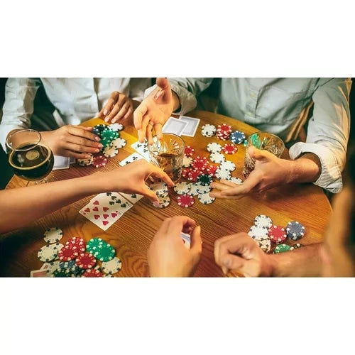 Poker set 300 marker 10 g med aluminiumväska, 2 kortlekar & tärningar