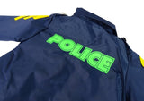 Polisdräkt barn med hatt, badge, handbojor och walkie-talkie