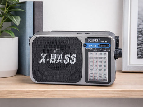 Portabel radio FM/AM/kortvåg med LED-ficklampa USB-C grå 17,5 cm