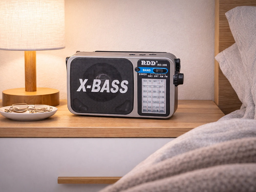 Portabel radio FM/AM/kortvåg med LED-ficklampa USB-C grå 17,5 cm