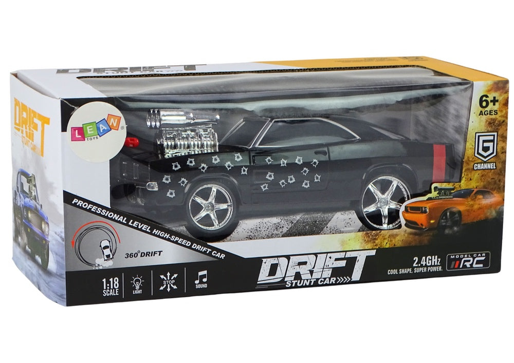 Radiostyrd driftbil 1:18 svart 2,4GHz med ljus/ljud + batteri/laddare