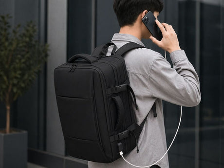 Reseryggsäck 50x36x23 cm med vakuumpump, vakuoficka & laptopfack, svart