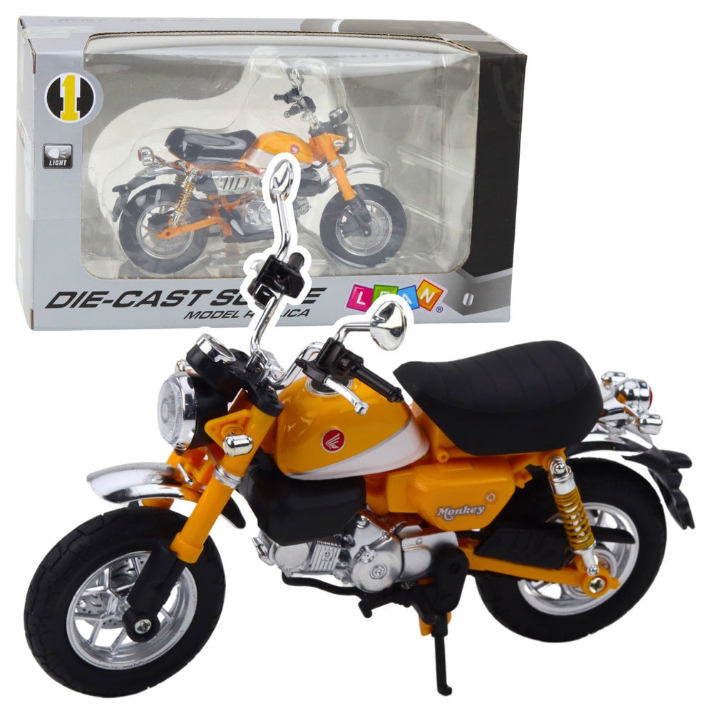 Retro motorcykelmodell i metall/plast gul 14,5 cm med ljus 3x AG13