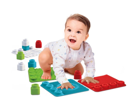 Sensorisk lekmatta med texturer och byggblock 4 mattor + 8 block 6+ mån