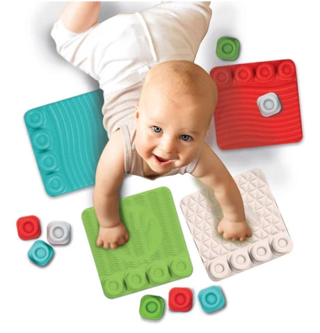 Sensorisk lekmatta med texturer och byggblock 4 mattor + 8 block 6+ mån