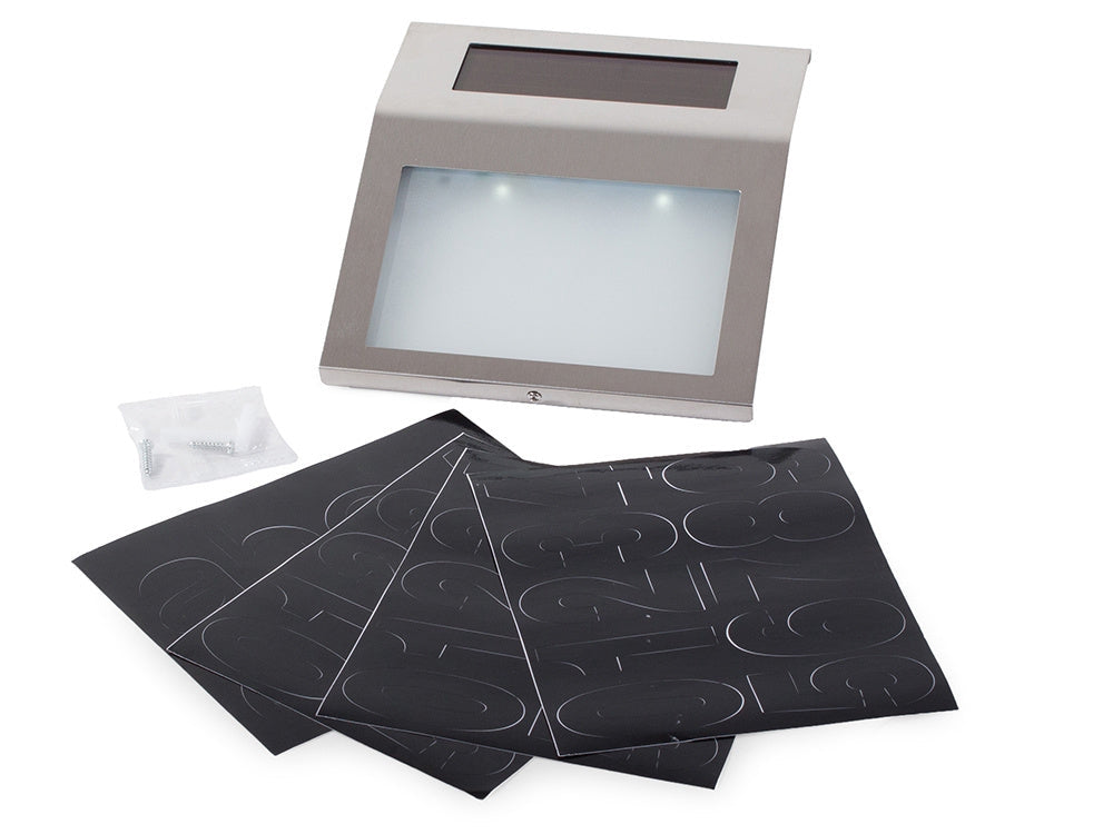Solcellsdriven husnummerskylt rostfritt stål 18x20 cm LED
