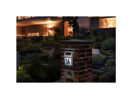 Solcellsdriven husnummerskylt rostfritt stål 18x20 cm LED
