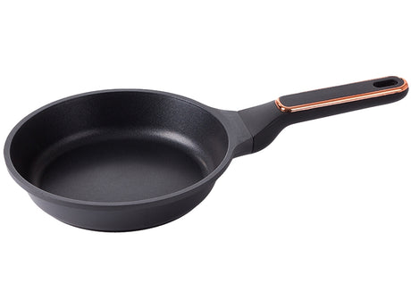 Stekpanna 20 cm non-stick gjuten aluminium svart för induktion
