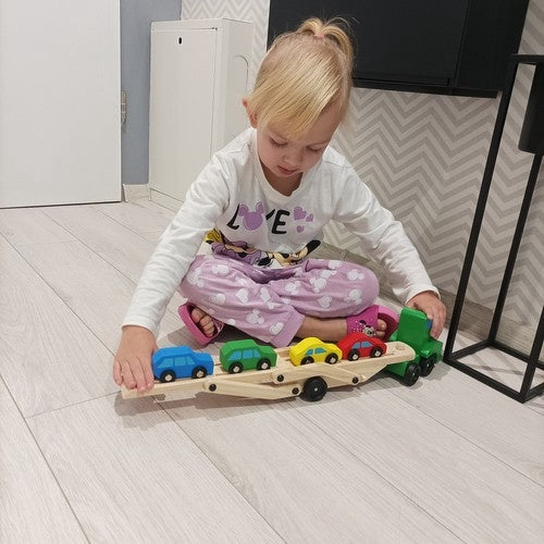 Trälastbil med släp och 4 bilar, leksaksset 24 mån+