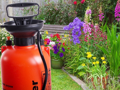 Tryckspruta 10 liter med lans 55 cm justerbart munstycke orange