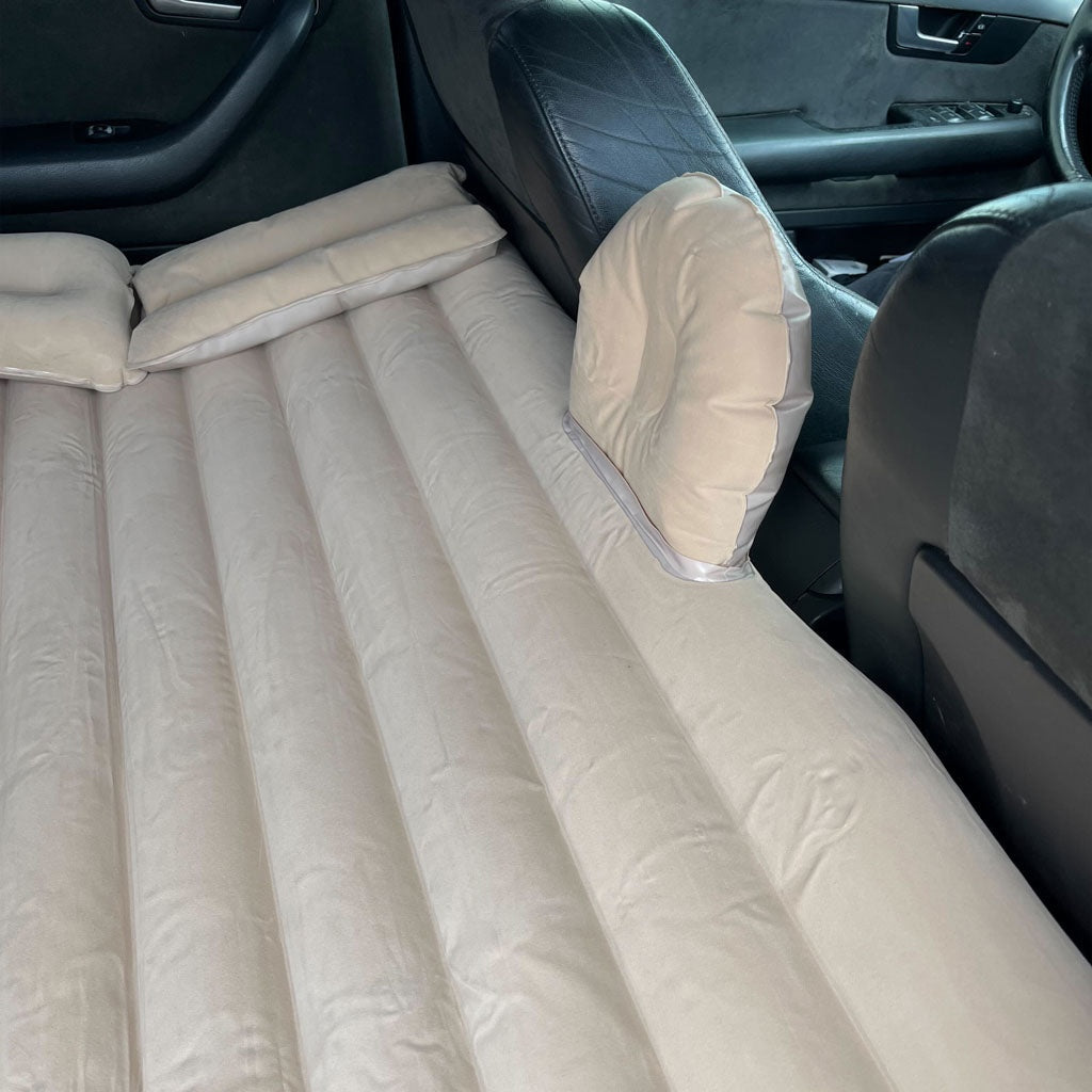 Uppblåsbar bilmadrass för baksäte 130x80 cm med pump & 2 kuddar